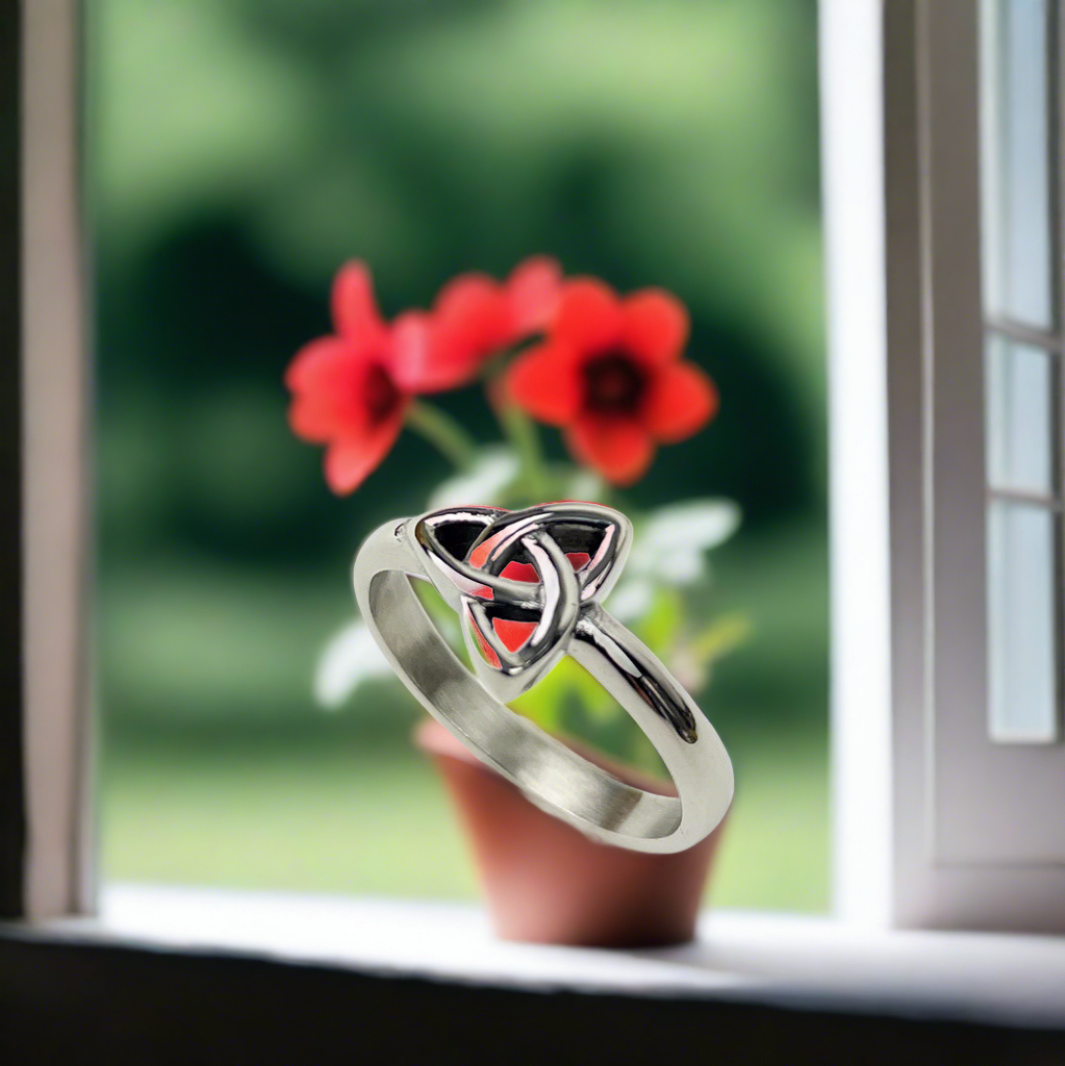 Woman's Celtic Trinity Triknot Ring