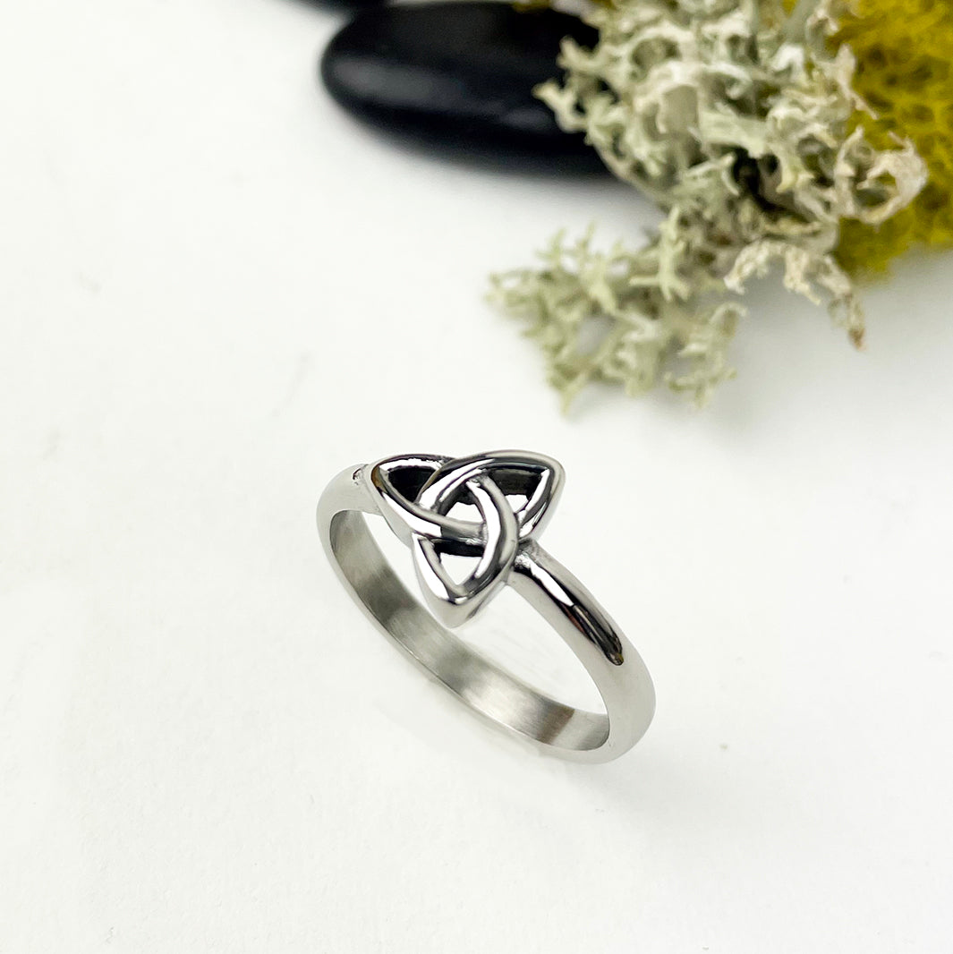 Woman's Celtic Trinity Triknot Ring