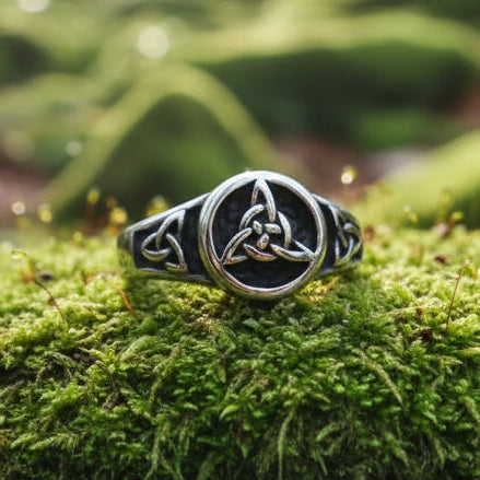 Woman's Trinity Knot Ring