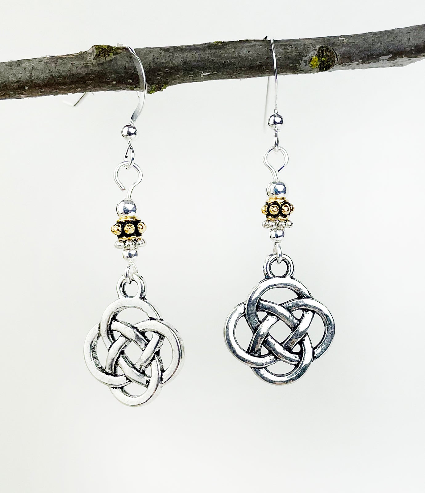 Two-tone Round Celtic Knot