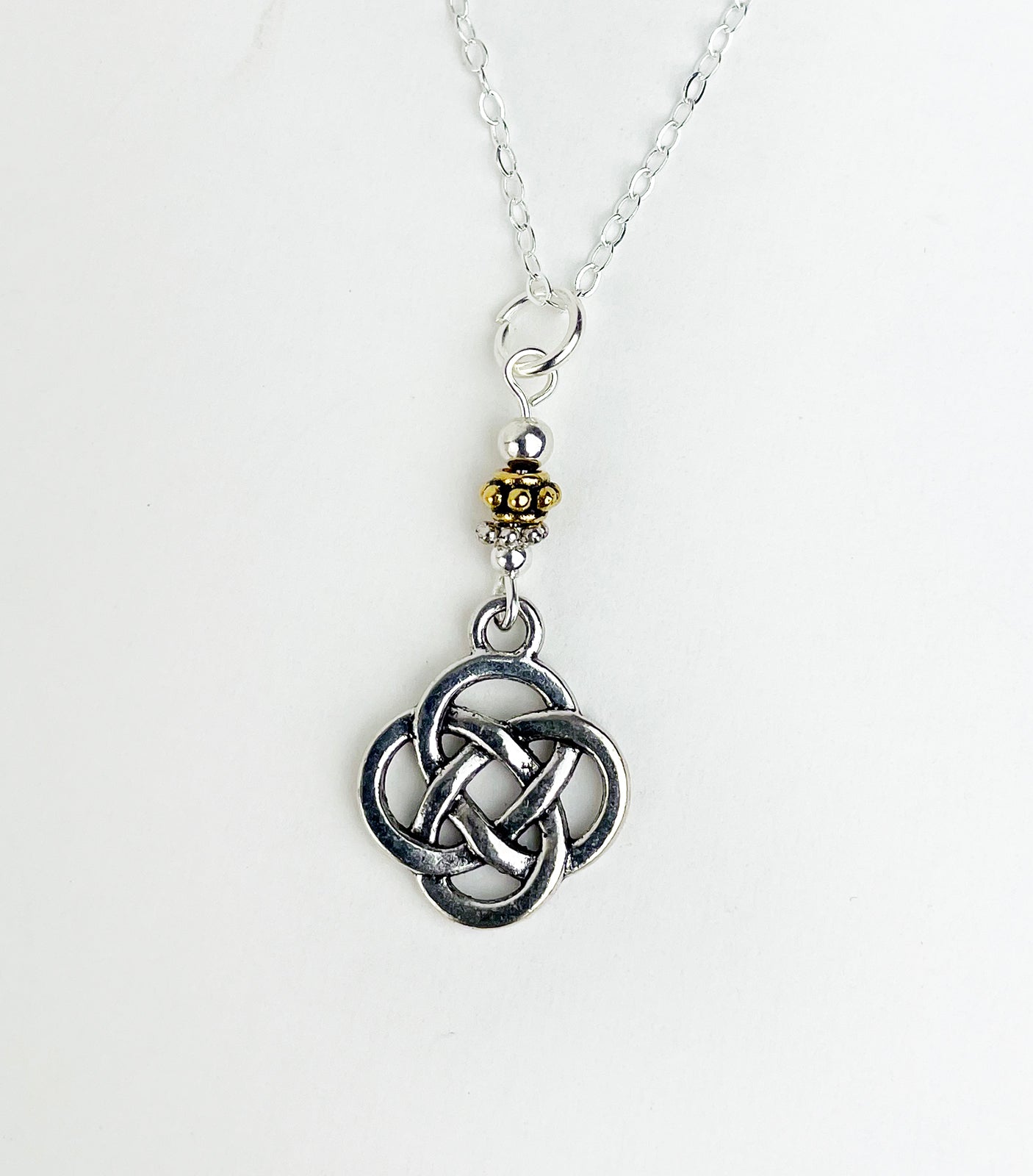 Two-tone Round Celtic Knot