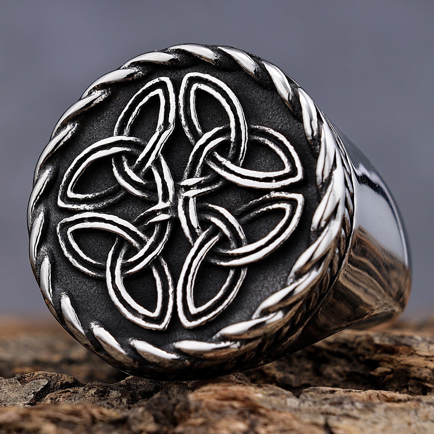 Celtic Quad Knot in Rope Trimmed Circle Ring