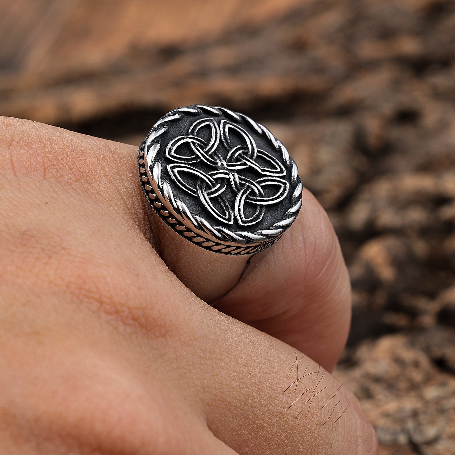 Celtic Quad Knot in Rope Trimmed Circle Ring