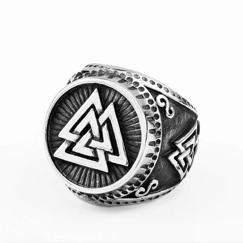 Valknut - Symbol of Strength and Courage Ring