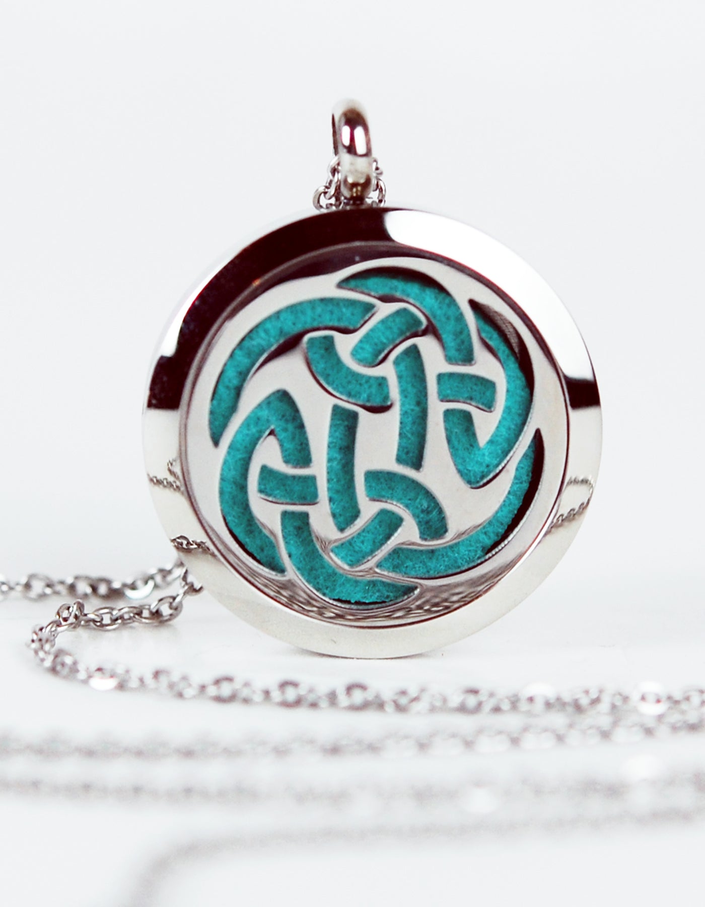 Round Celtic Knot Aromatherapy Pendant