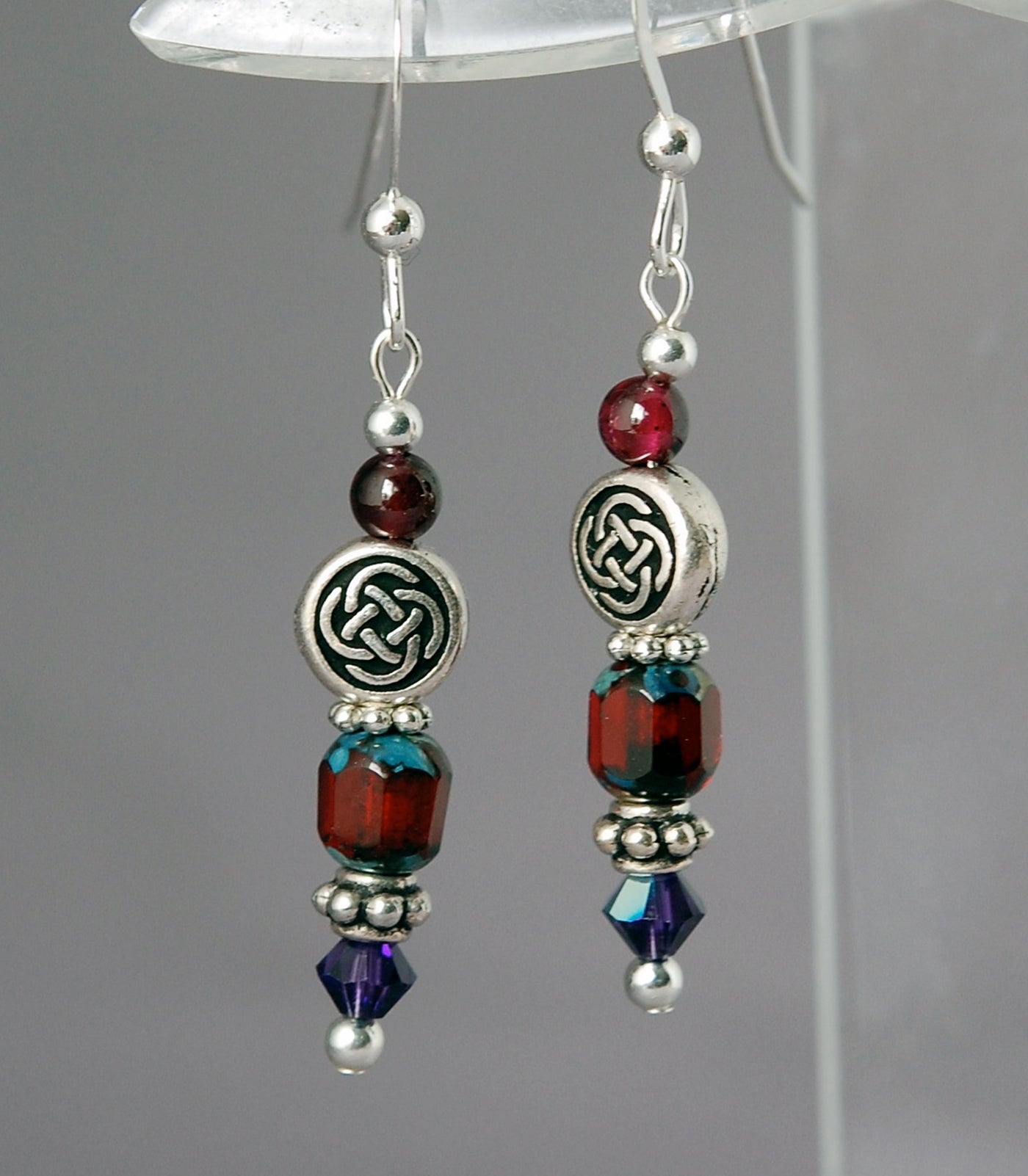 Kindred Spirits Celtic Knot with Garnet