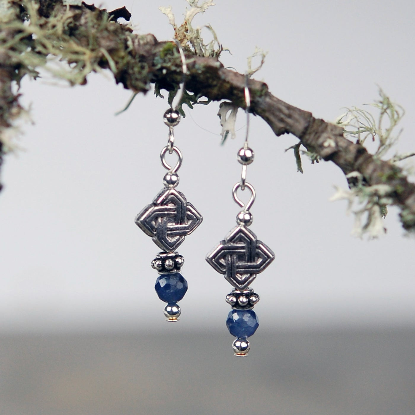 Square Celtic Knots with Sapphires