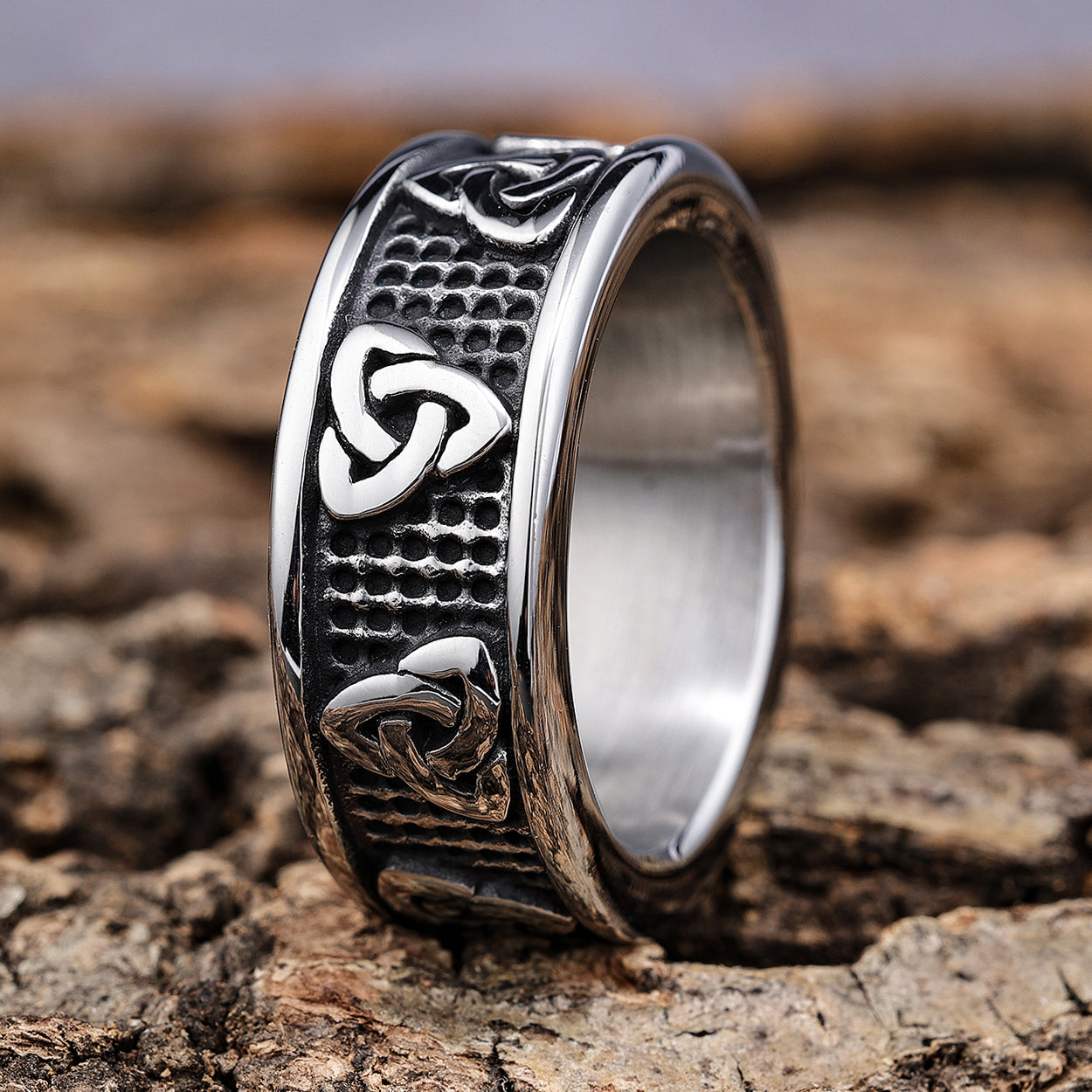 Trinity Tri Knot Ring with Hammered Background Ring