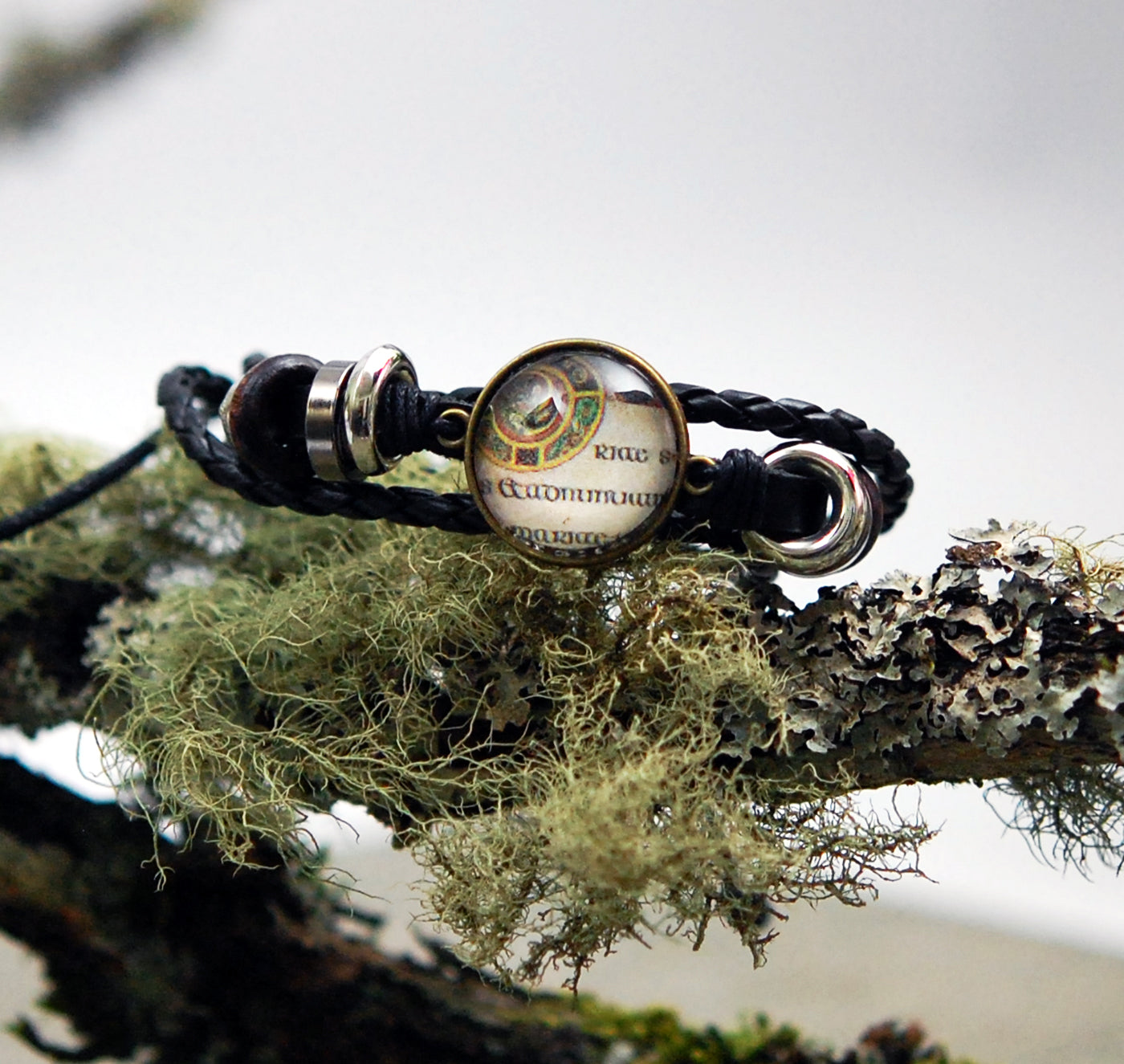 Coiled illumination Cabochon Bracelet