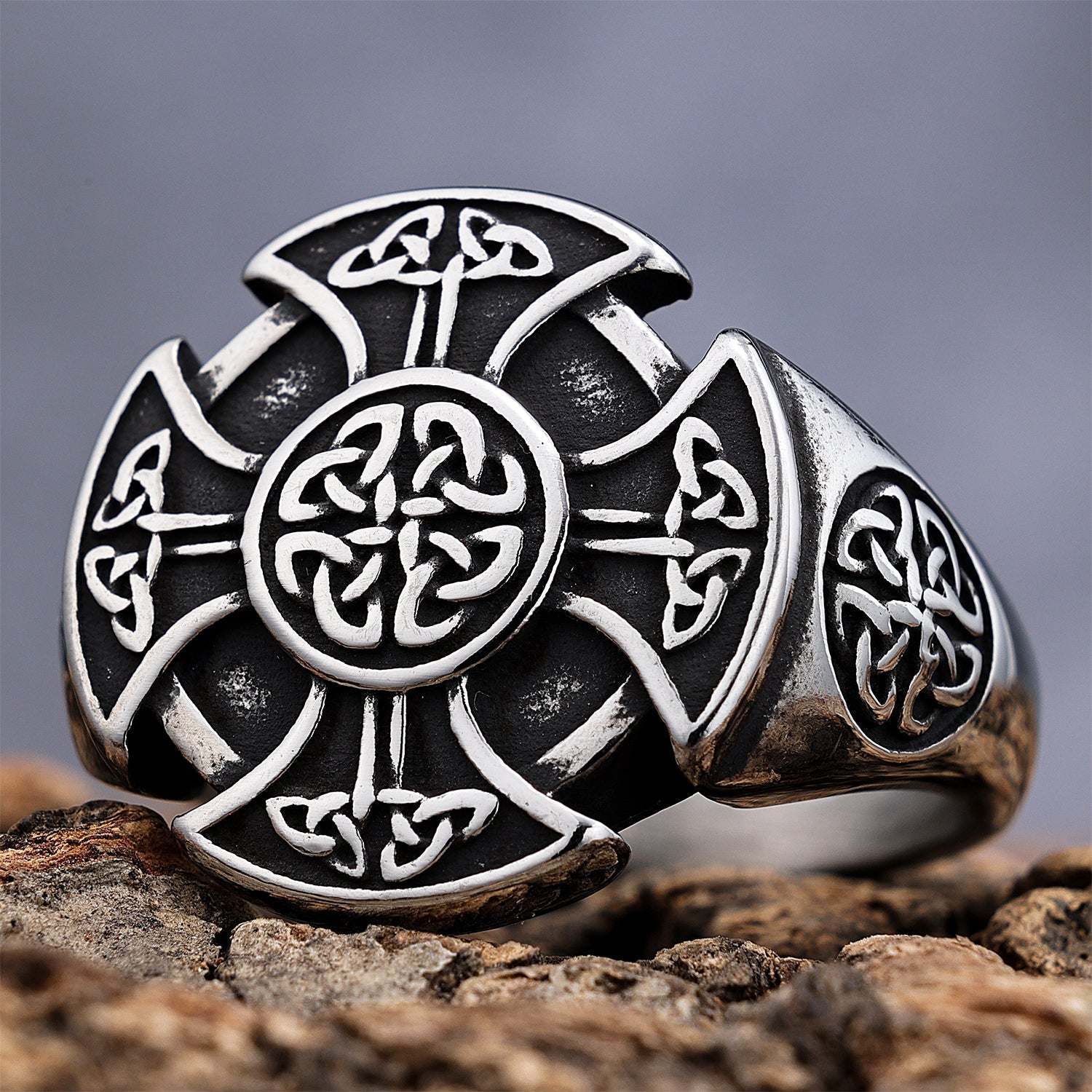 Equal-armed Celtic Cross Ring with Inner Circle