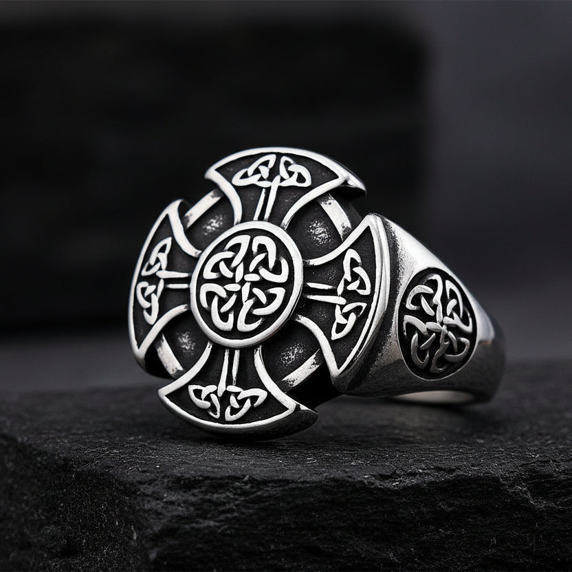 Equal-armed Celtic Cross Ring with Quad Knot Center
