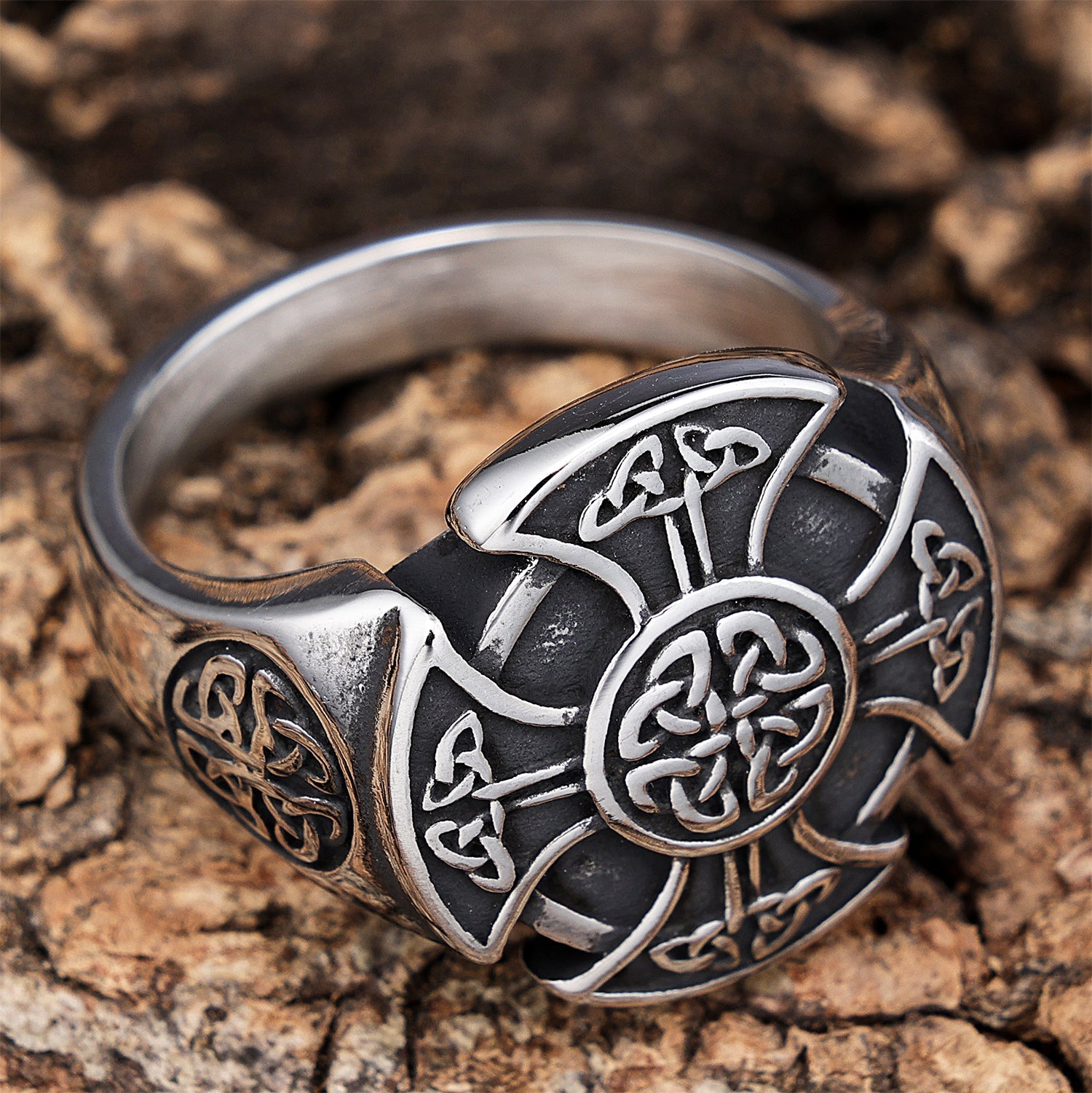 Equal-armed Celtic Cross Ring with Inner Circle