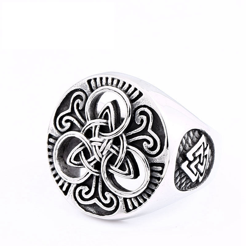 A bold Trinity Knot with Side Valknut Symbols Ring