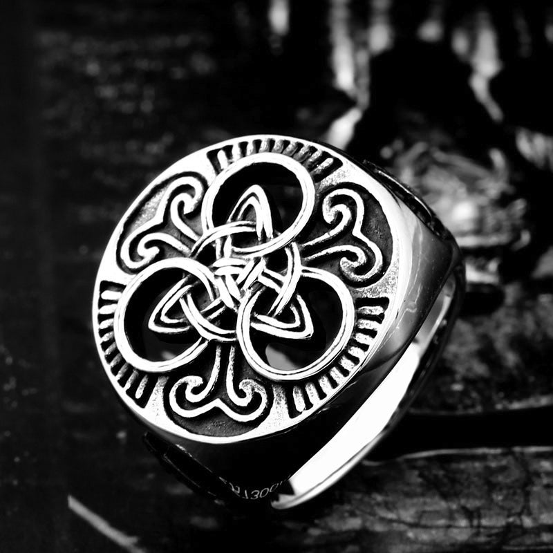 A bold Trinity Knot with Side Valknut Symbols Ring