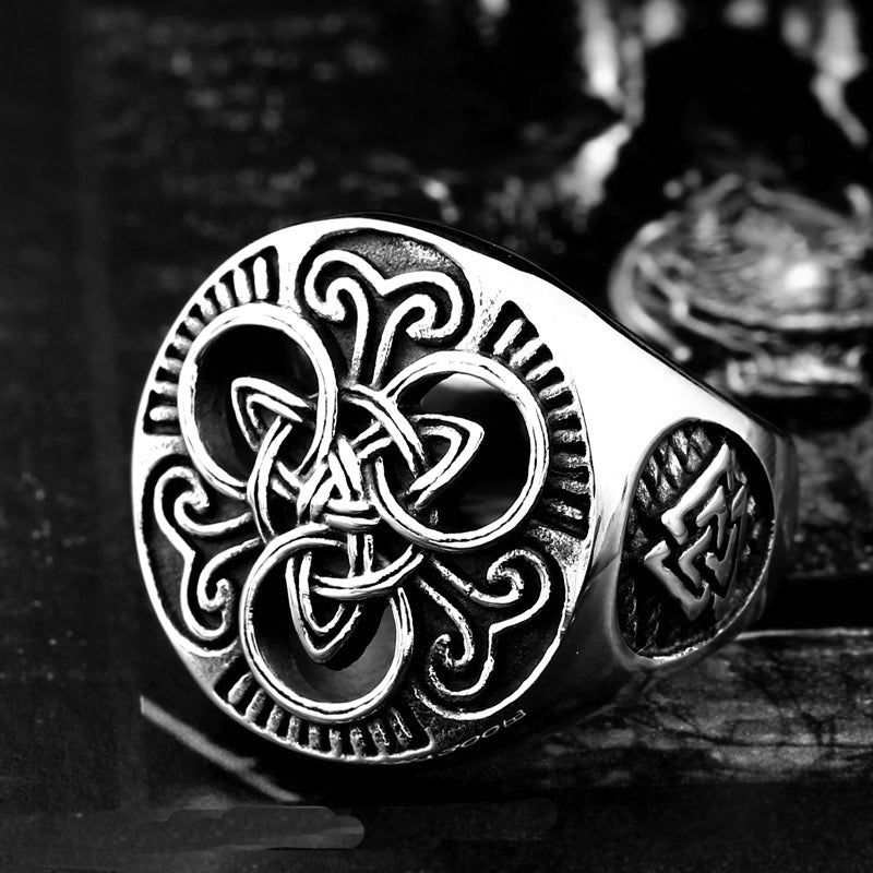 A bold Trinity Knot with Side Valknut Symbols Ring