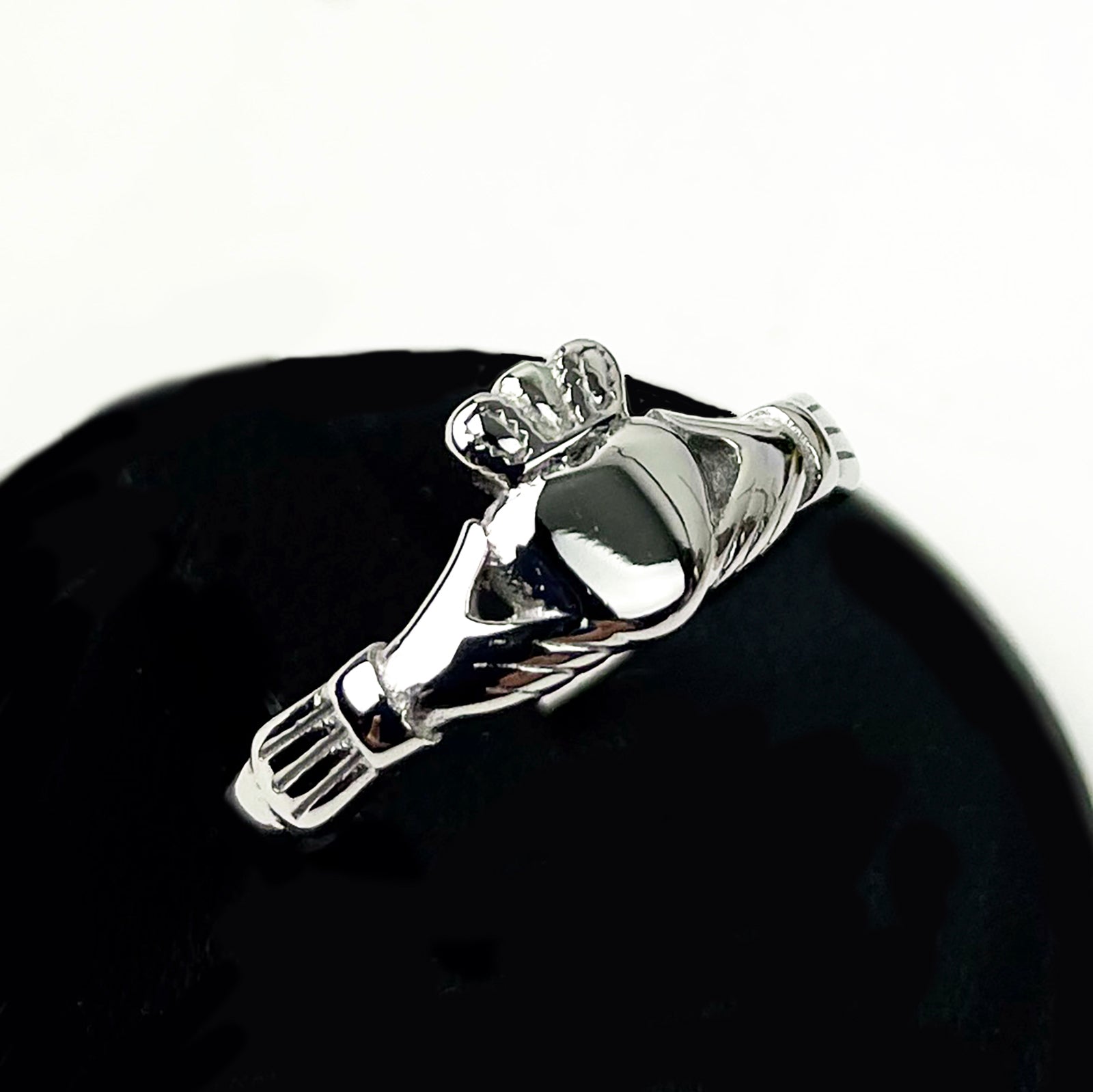 Woman's Small Traditional Claddagh Ring