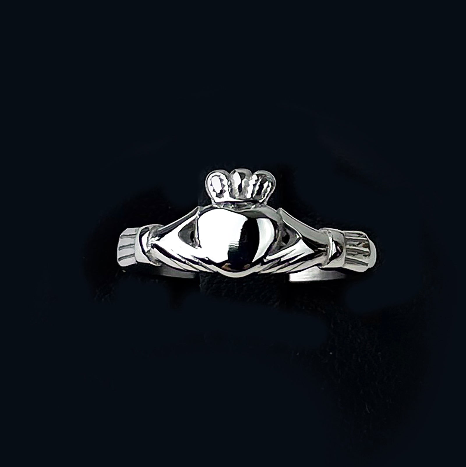 Woman's Small Traditional Claddagh Ring