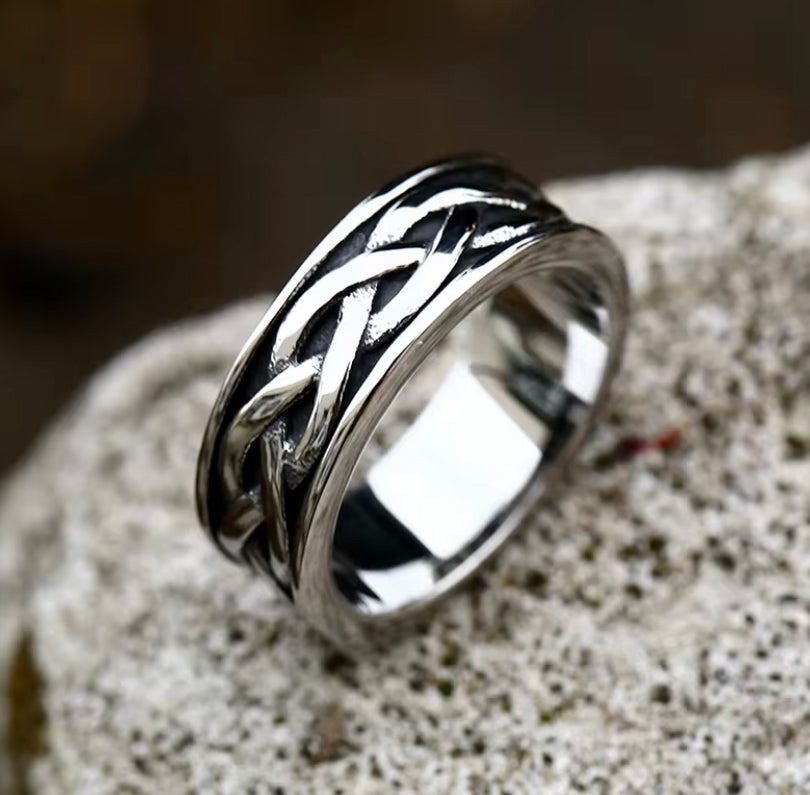 Bold Celtic Knot Band Ring