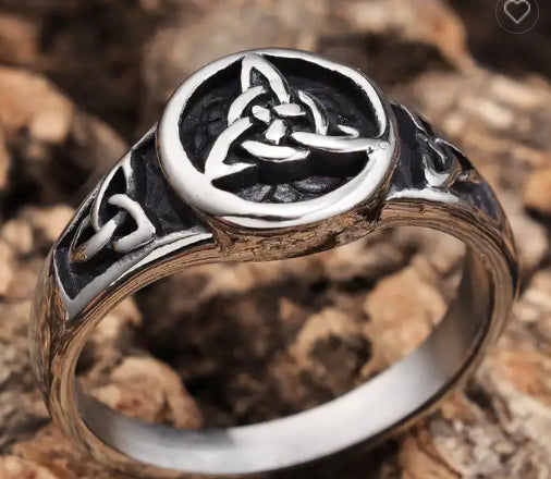 Woman's Trinity Knot Ring