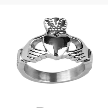 Medium Claddagh Ring