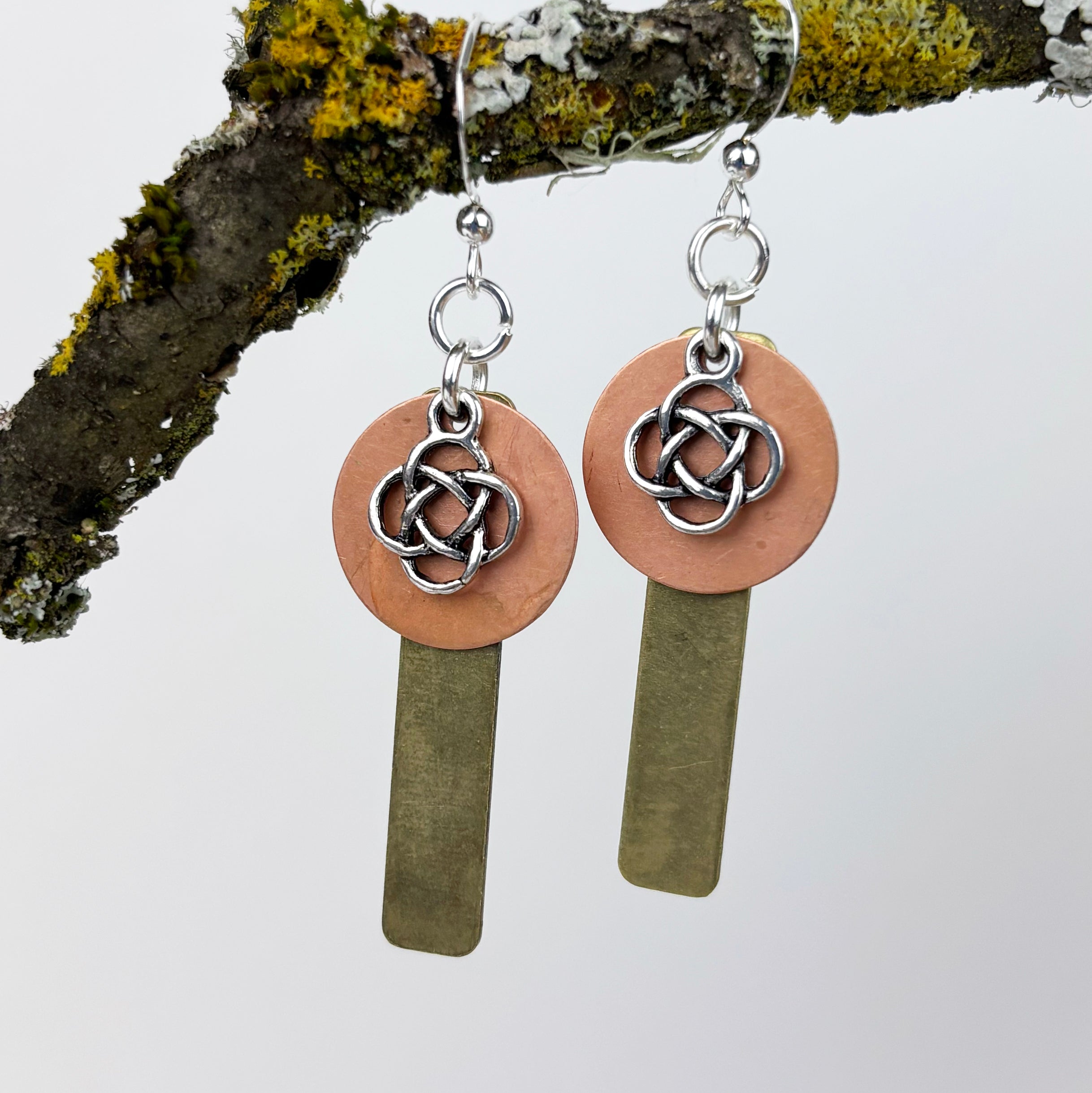 Earth Goddess with Round Celtic Lughs Knot