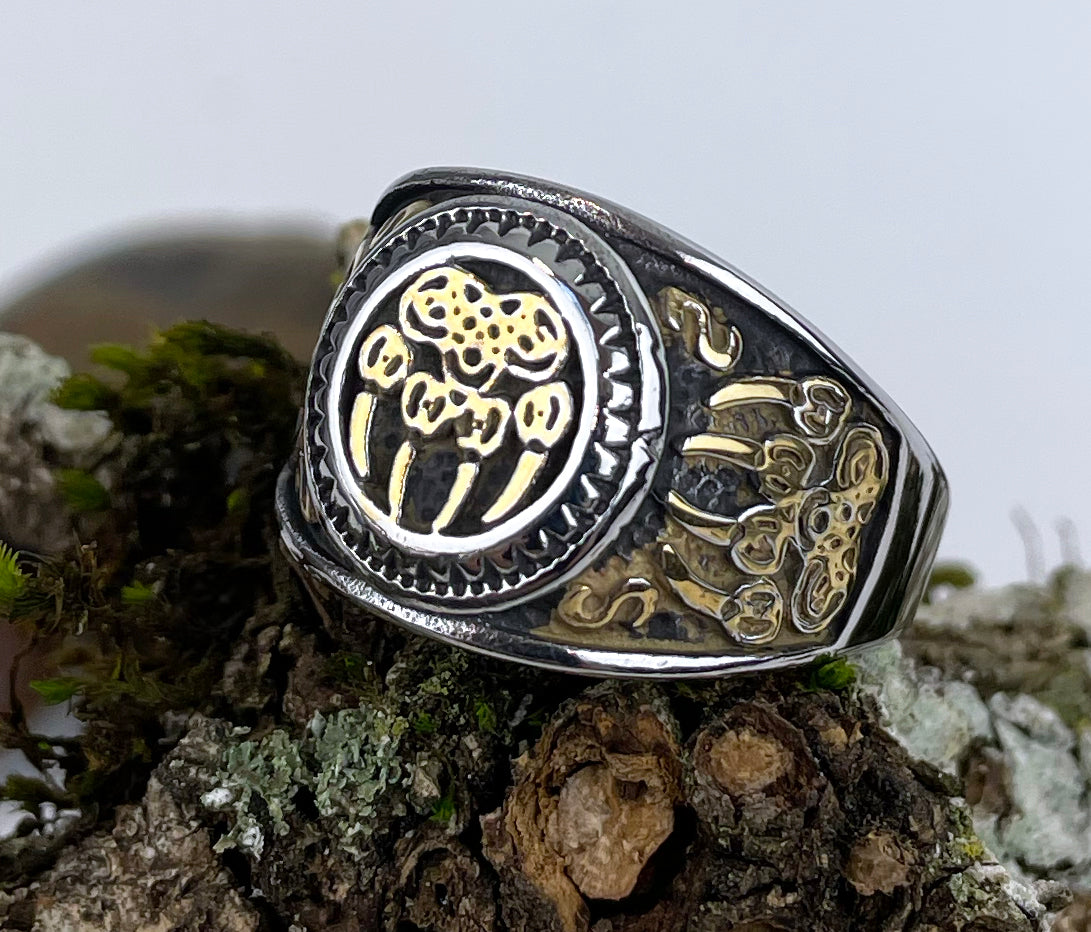 Claw of the Bear of Strength with Gold Details Ring
