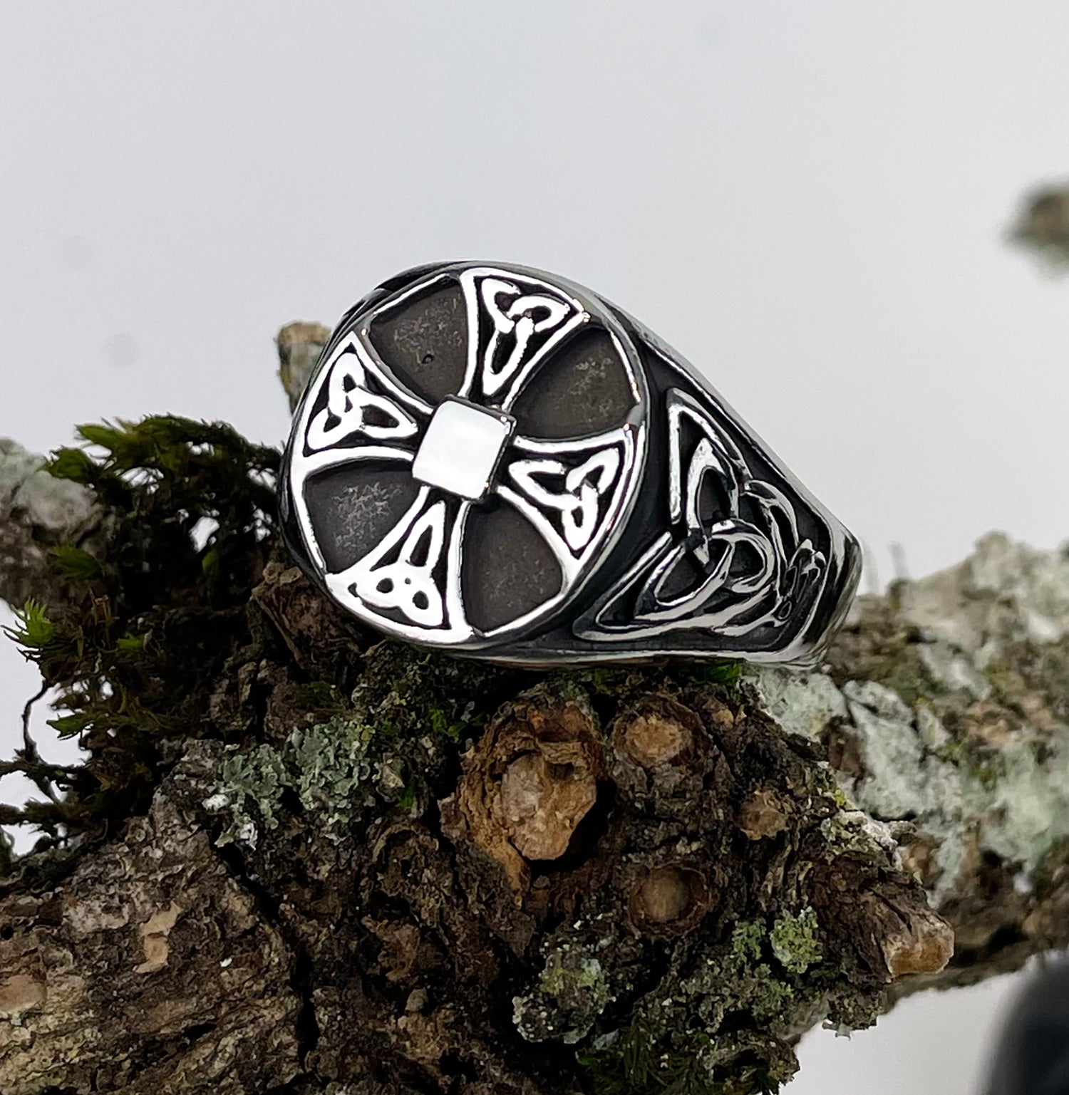 Celtic Triquetra Knot Equal-armed Cross Ring