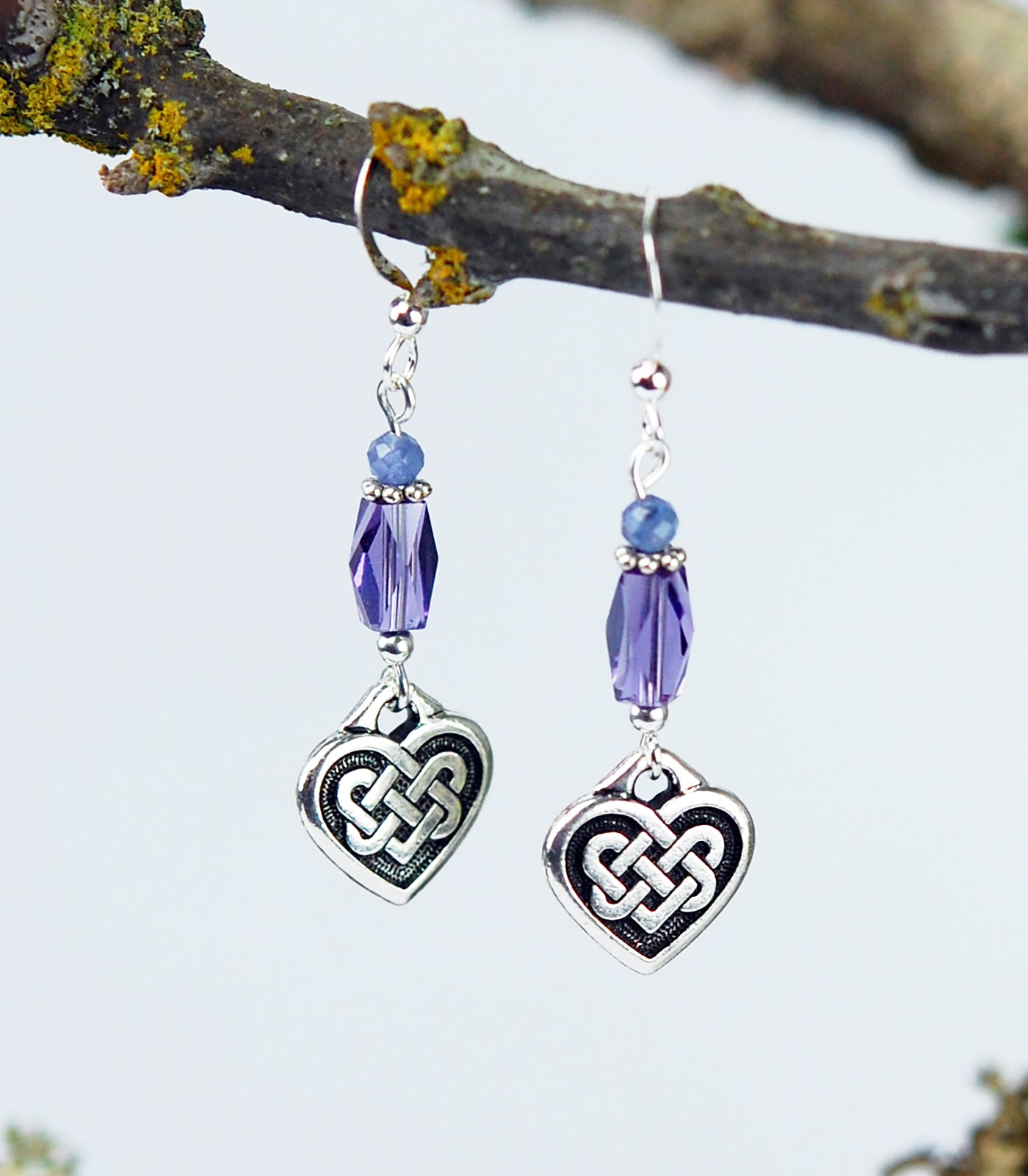 Tanzanite Gemstone with Faceted Chamber and Celtic Heart Knot
