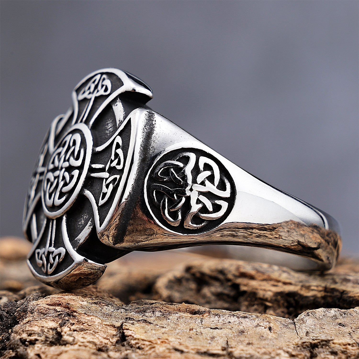 Equal-armed Celtic Cross Ring with Inner Circle